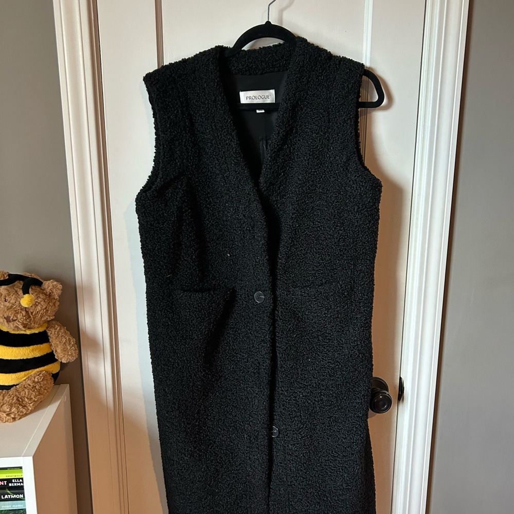 Black Sleeveless Textured Vest